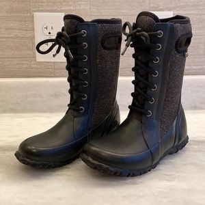 Bogs Cami Lace Boots for Girls in Black and Gray. Size 12.